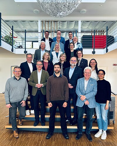 | Bild: © Süderelbe AG Gruppenbild Steuerungsgruppe {f:if(condition:'Süderelbe AG',then:' | Bild: © Süderelbe AG',else:'')