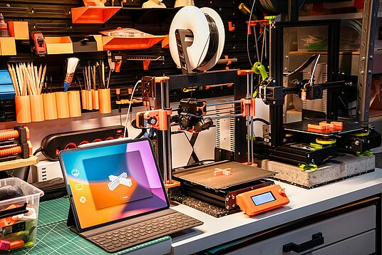 | © Jakub Zerdzicki 3D Drucker Maker Lab