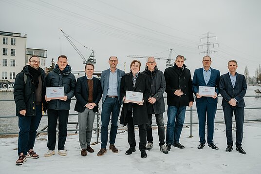 Gruppenbild Aktienübergabe | © Gina Kühn -Vertelln