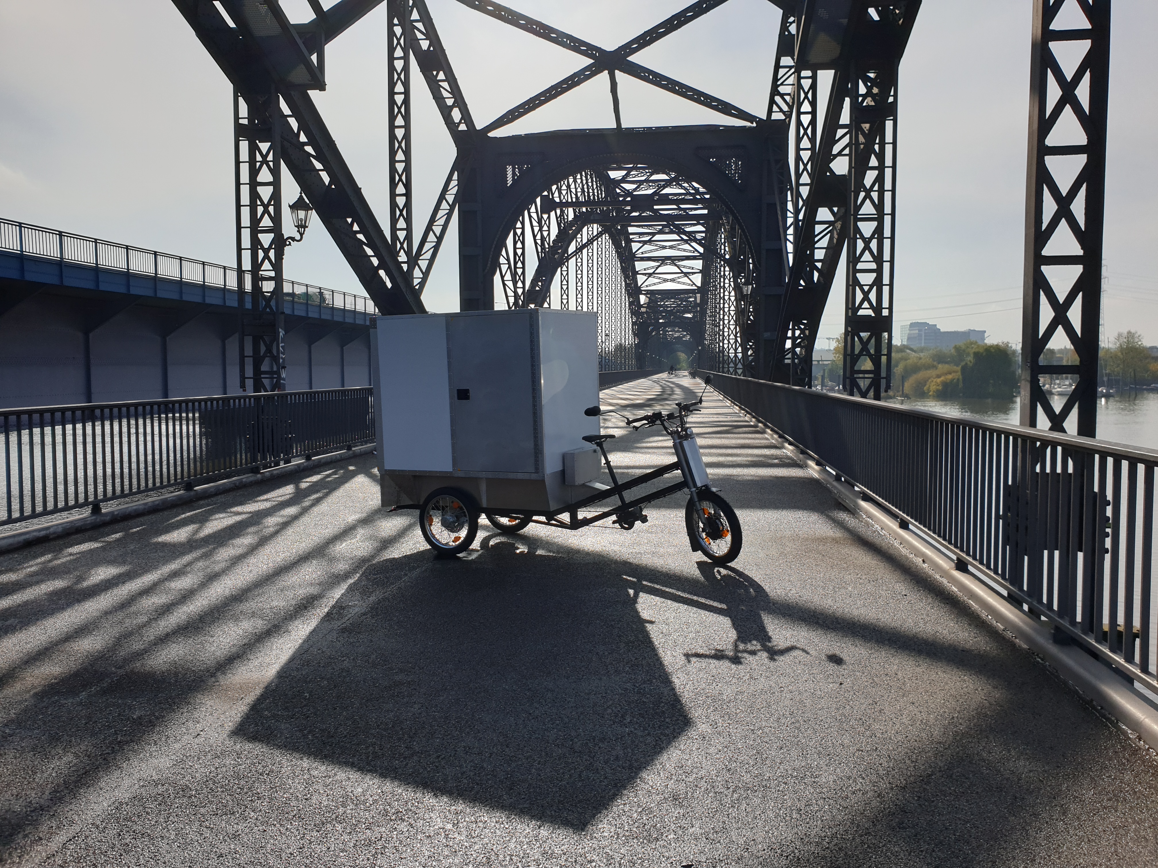 | Bild: © BA Harburg Cargobike auf Brücke {f:if(condition:'BA Harburg',then:' | Bild: © BA Harburg',else:'')