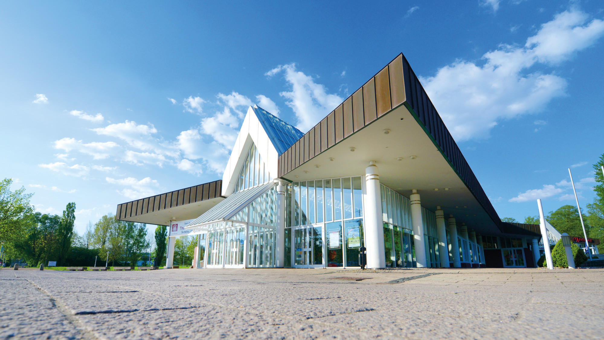 Frontansicht Stadeum | Bild: © Martin Elsen Frontansicht Stadeum {f:if(condition:'Martin Elsen',then:' | Bild: © Martin Elsen',else:'')